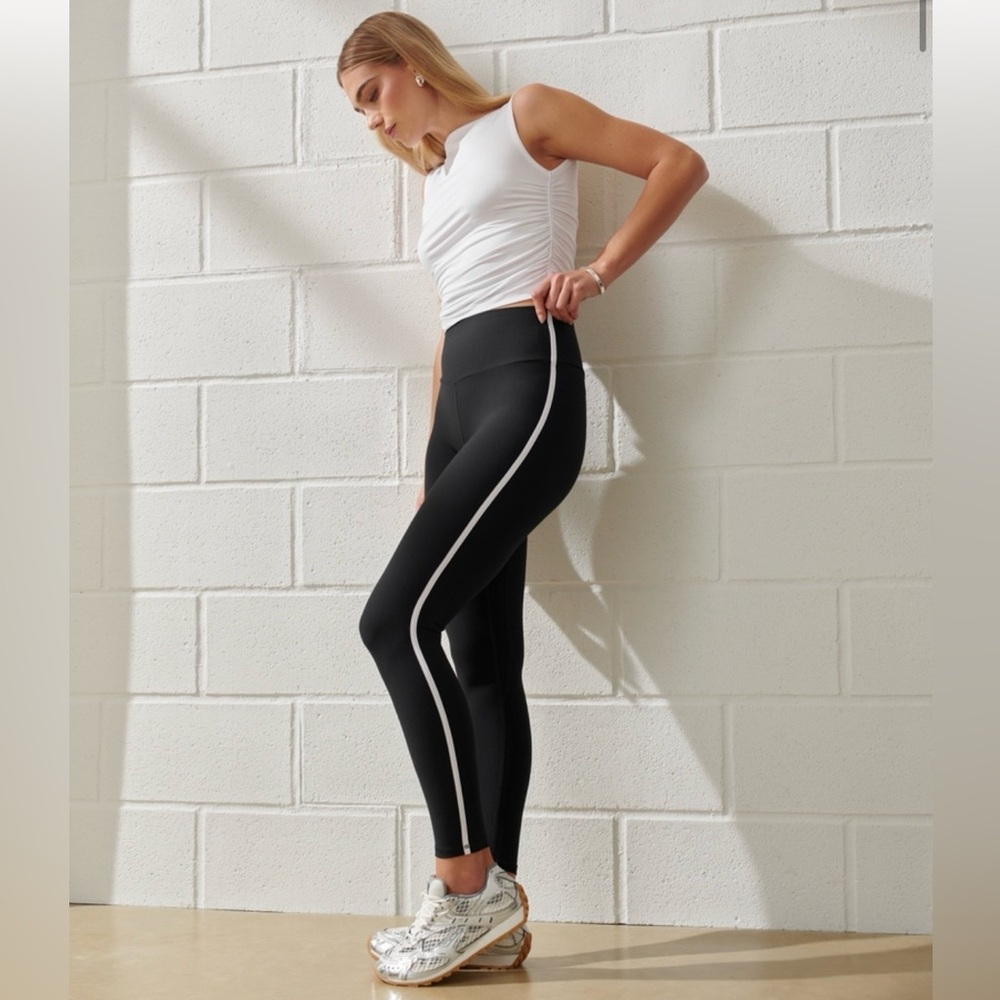 Abercrombie YPB sculptLUX 7/8-Length Legging in Black w/ White Stripe 27” Inseam